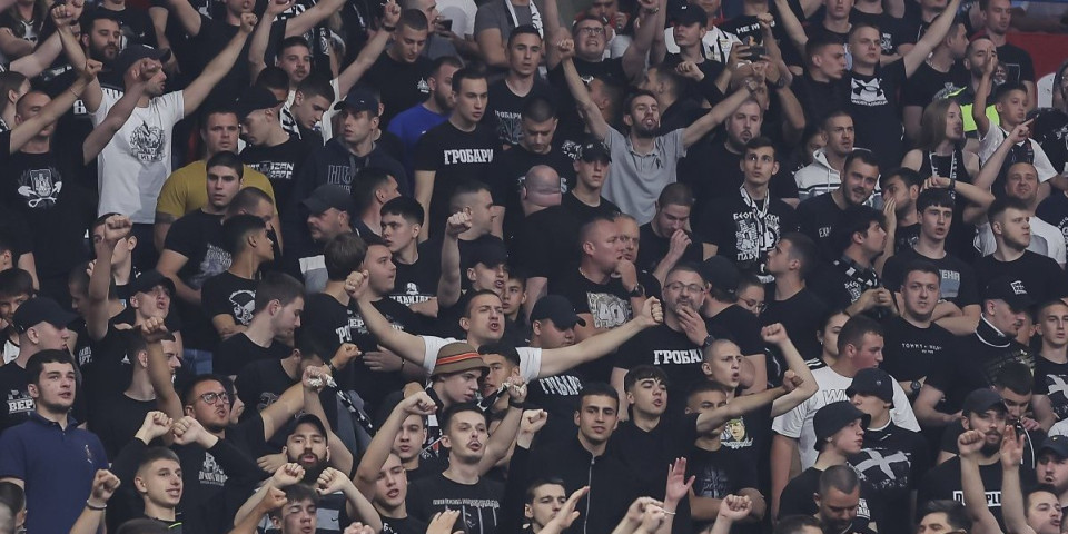 Žestok doček za igrače Zvezde u Areni! Partizan ima molbu za navijače (VIDEO)
