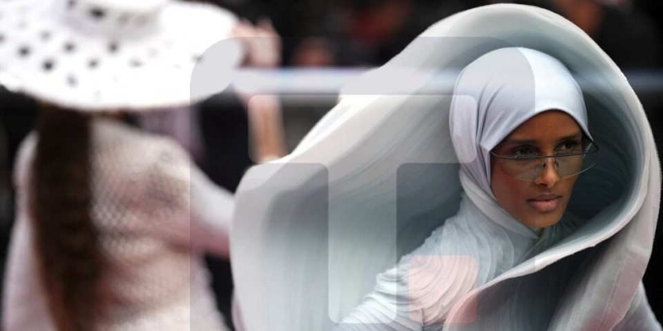 Lepotica sa hidžabom zasenila sve na festivalu u Kanu! Svi pogledi su bili uprti u njenu futirističku kreaciju (FOTO)