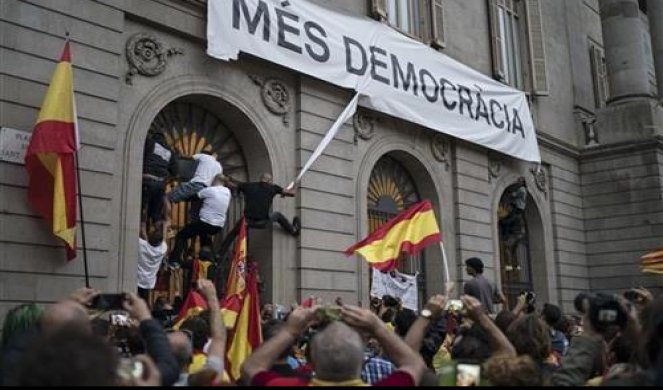 BARSELONA HOĆE, MADRID NE DA: Zatvorena većina javnih zgrada predviđenih za referendum u Kataloniji