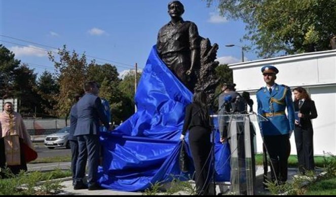 VEČNA SLAVA I ČAST: U Beogradu otkriven spomenik heroju Milanu Tepiću!