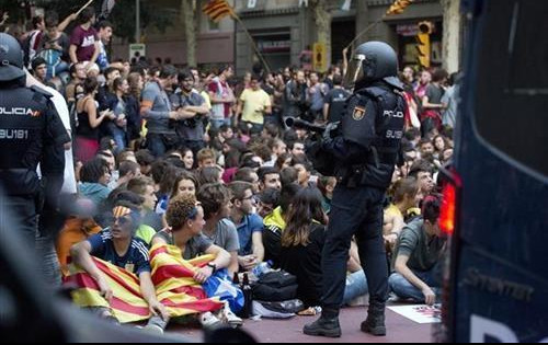 MADRID UVODI SANKCIJE BARSELONI: Zbog straha od otcepljenja kompanije napuštaju Kataloniju?!