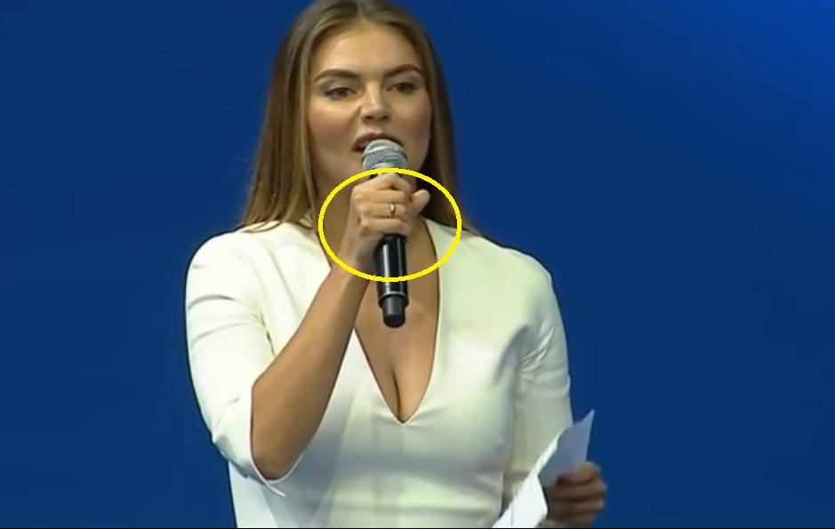 (VIDEO) PUTINOVA ALINA POKAZALA BURMU: Deset godina se mislilo da mu je devojka, sada je pokazala PRSTEN I POKRENULA LAVINU!