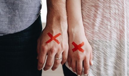 NEMOJTE DA BUDETE DEO STATISTIKE! 5 načina da vam brak opstane tokom izolacije!