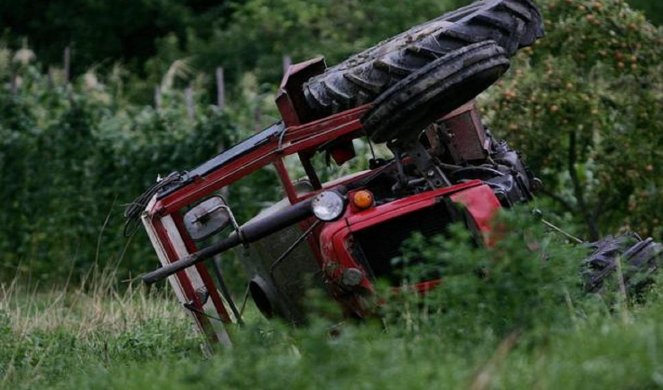 POGINUO VOZAČ TRAKTORA! U prevrtanju vozila na nasipu pored Velike Morave traktorista ostao na mestu mrtav