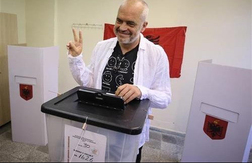 EDI RAMA POBEDNIK IZBORA: Prema izlaznim anketama Socijalistička partija osvojila od 45 do 49 odsto glasova!