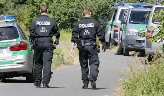 (FOTO) MIGRANTI NAPALI NEMAČKU POLICIJU! Drama u prihvatnom centru u Regensburgu!