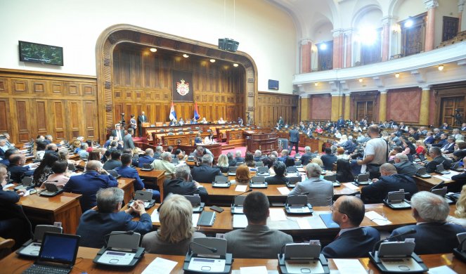 SKUPŠTINA: Gojković predložila 32 tačne dnevnog reda, opozicija još 200!