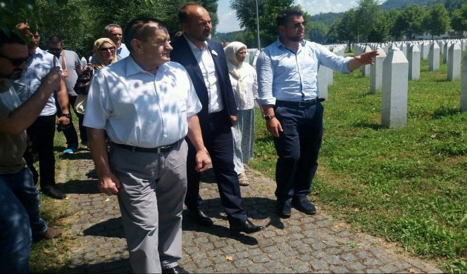 NEVIĐENA BRUKA, JANKOVIĆ OPTUŽIO SRBE ZA GENOCID! Propali dosovski kandidat se u Srebrenici dodvoravao bosanskim ekstremistima!