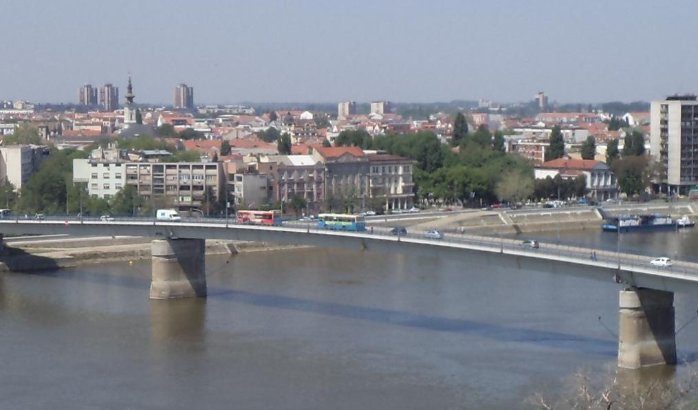 PIJANE, LUDE GLAVE! Dvojica Egzitaša skočila s mosta Duga u Dunav, uz povike: VIDIMO SE U BEOGRADU!