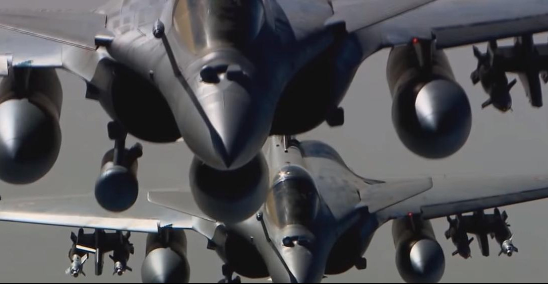 (VIDEO) OKURAŽIO SE MAKRON PA PRETI ASADU: Francuski avioni će napasti Siriju, ako pronađu HEMIJSKO ORUŽJE!