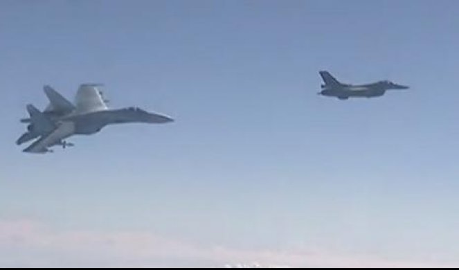 (VIDEO) NATO POSLAO RUSIMA TOPOVSKO MESO: Poljski piloti na F-16 napali Šojguov avion, SU-27 imao odobrenje da IH OBORI