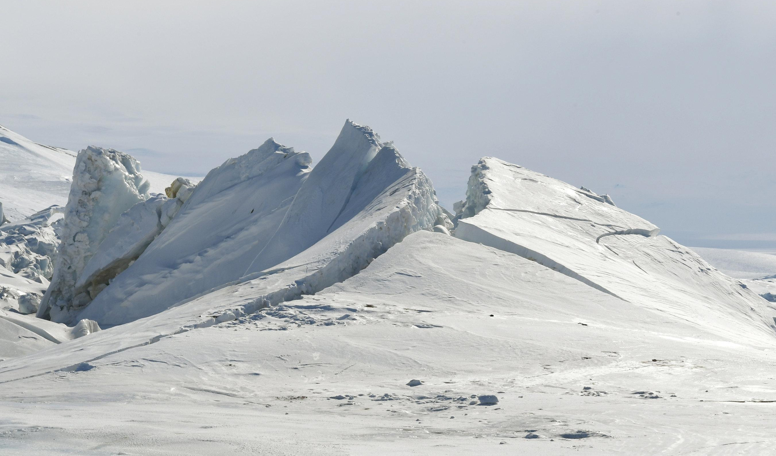 NAUČNICI U ŠOKU! Na Antarktiku se pojavila rupa VELIČINE SRBIJE!