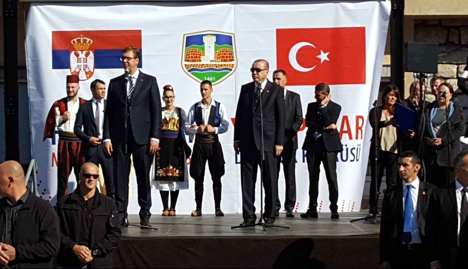 (FOTO) VUČIĆ U NOVOM PAZARU: Znam da me nećete pozdraviti kao Erdogana, ali znate da radim u najboljem interesu svih građana Srbije!