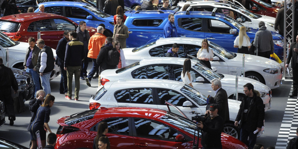 PRODAVCI PRED BANKROTOM: Prodaja vozila u padu, samo jedna vrsta kupaca nije odustajala uprkos krizi