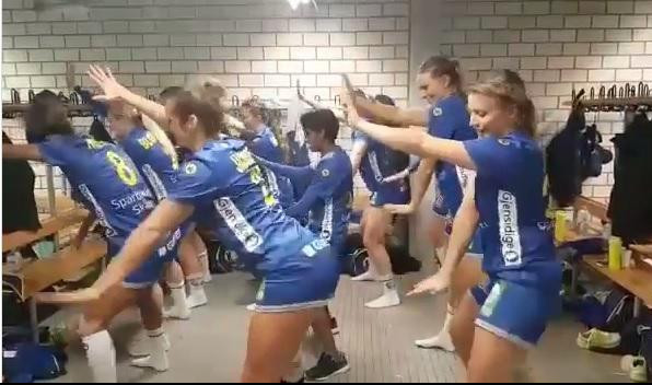 (VIDEO) OPASNO MEŠAJU! Šveđanke pobedu proslavile seksi plesom!