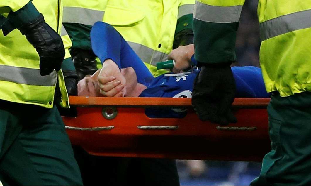(VIDEO/FOTO) STRAVA I UŽAS! Slomio nogu igraču Evertona pa briznuo u plač!