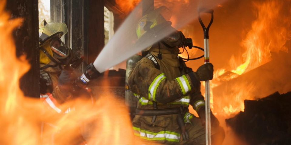 VELIKI POŽAR U SPLITU! 40 vatrogasaca se borilo sa vatrenom stihijom (VIDEO)
