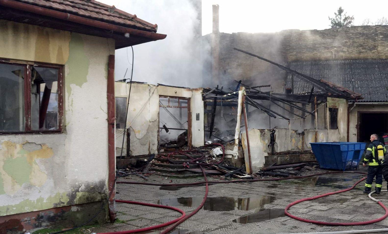 POVREĐENE DVE ŽENE: Izgorelo skladište u Novom Sadu!