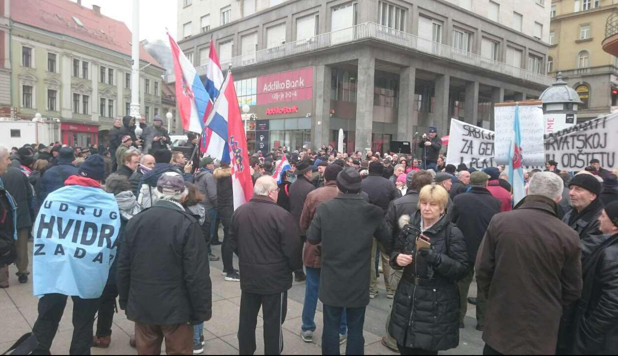 USTAŠKA ŠAKA JADA! Stotinak ljudi protestuje u centru Zagreba zbog Vučićeve posete, VREĐAJU I PRETE!