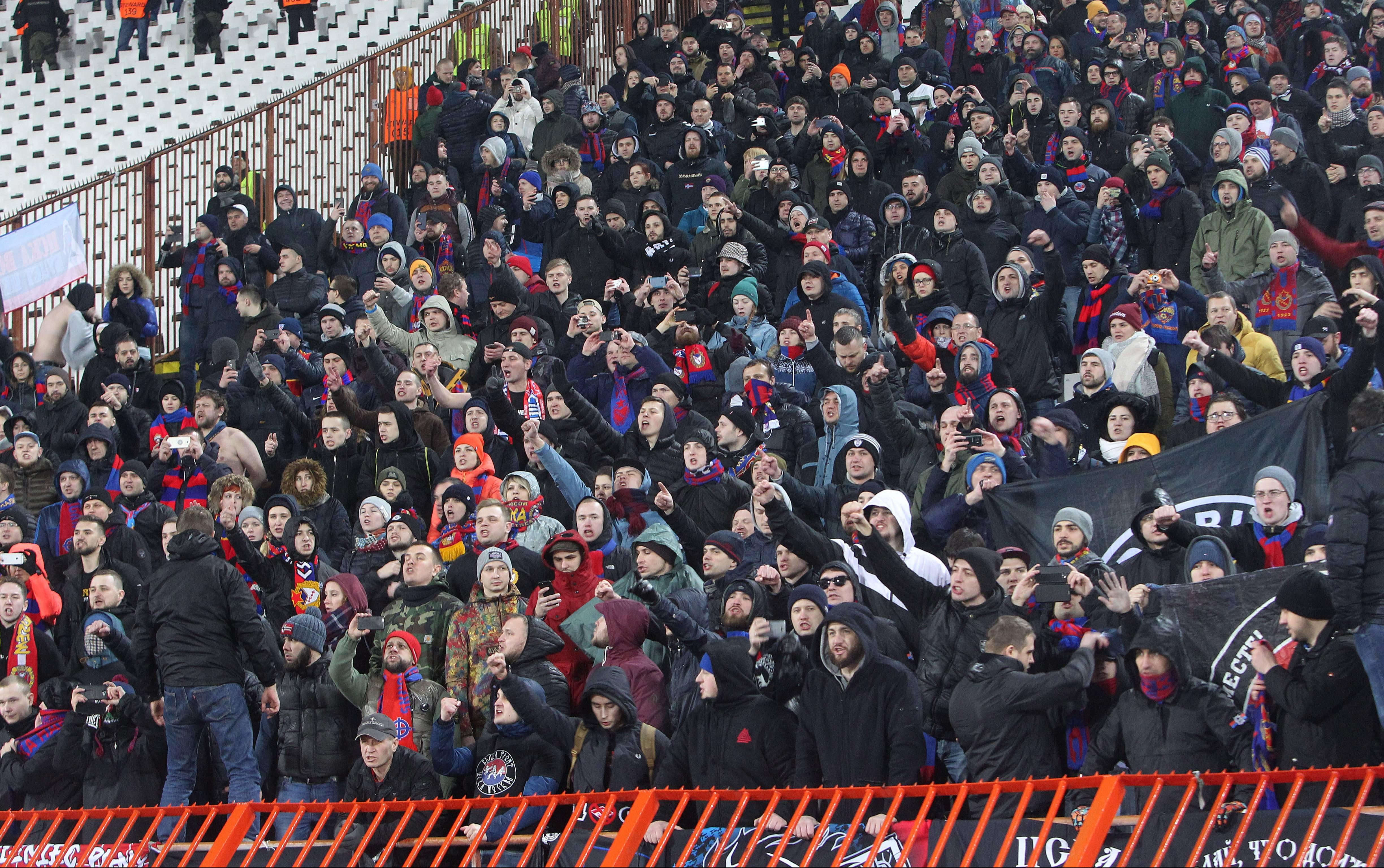 (FOTO) RUSI SKUPLJAJU NOVAC ZA TRANSPORT PREMINULOG NAVIJAČA! Ambasada Rusije pomaže fanovima CSKA