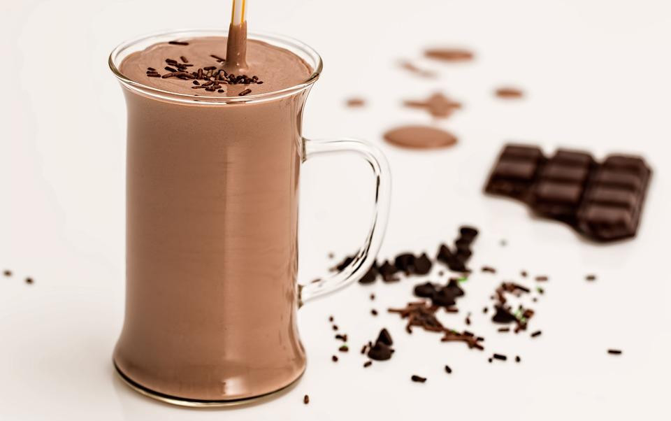 SLATKIŠ ZA MRŠAVLJENJE: Čokoladni puding bez kuvanja koji snižava loš holesterol!