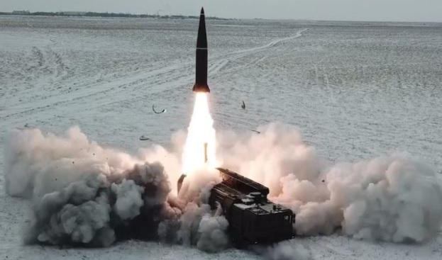 (VIDEO) AMERI GLEDAJTE I UČITE, OVAKO DEJSTVUJE 'ISKANDER': Spektakularno lansiranje ruske rakete koja je zaledila NATO!