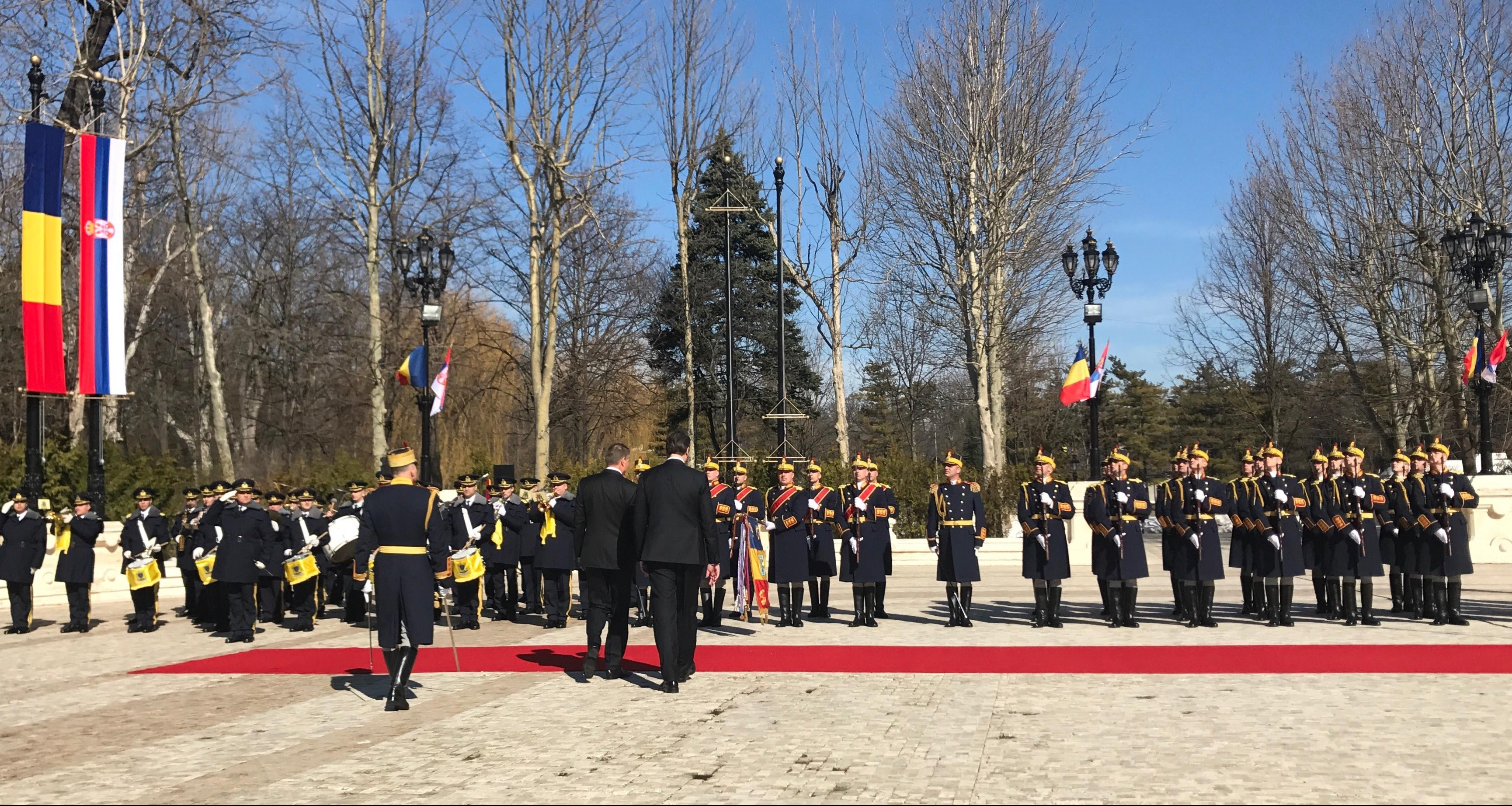 (FOTO) VUČIĆ STIGAO U RUMUNIJU! Predsedniku Srbije priređen svečani doček!