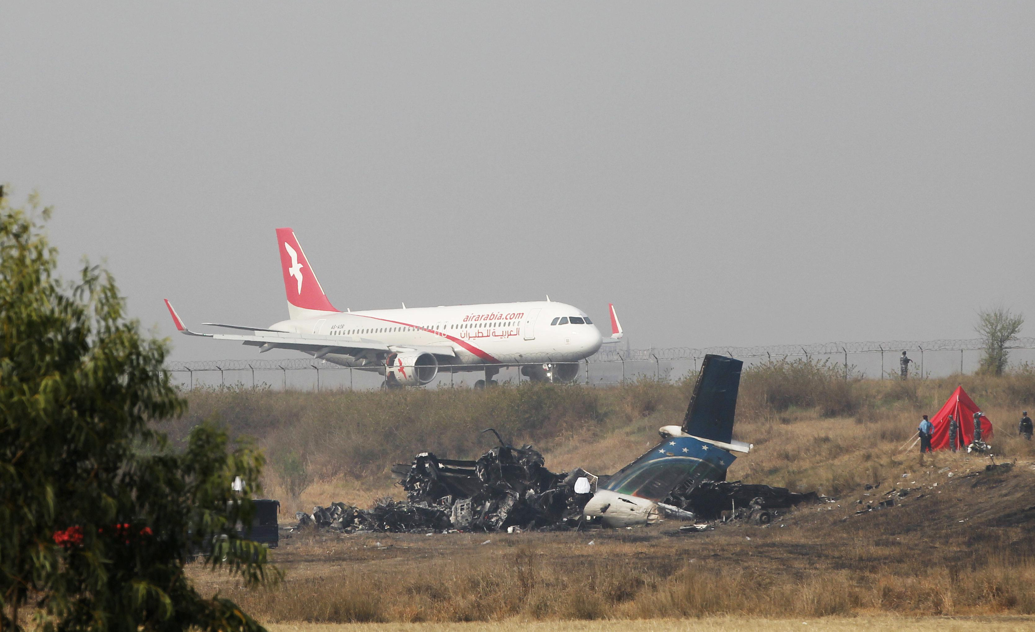 GREŠKA PILOTA? Avion koji se srušio u Nepalu, prilazio pisti iz suprotnog smera!