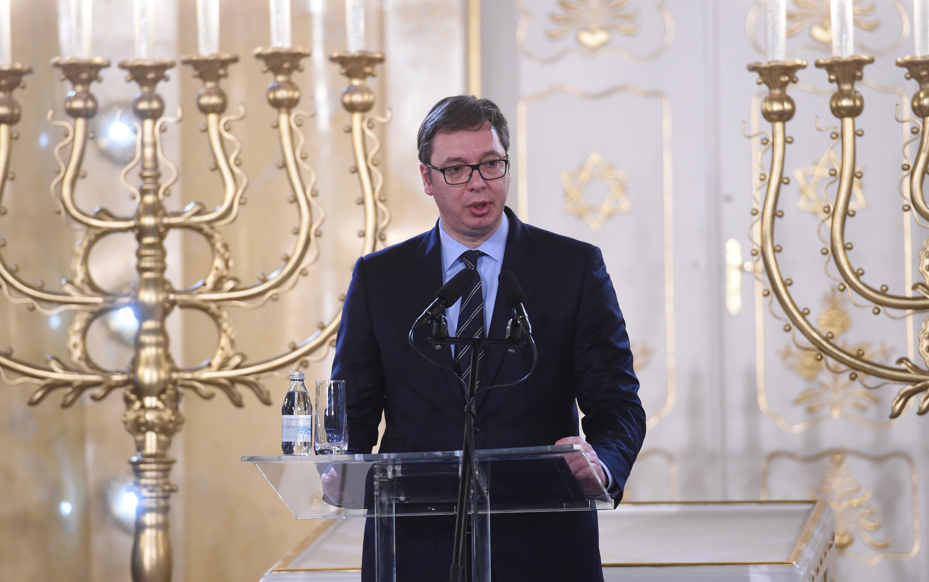 VUČIĆ ČESTITAO USKRS nadbiskupu Hočevaru i vernicima koji taj praznik obeležavaju po Gregorijanskom kalendaru