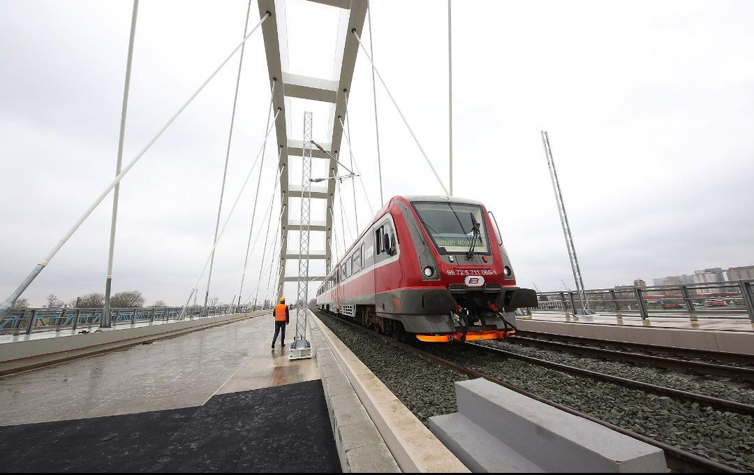 TAČNO U PODNE: Ponovo kreće železnički saobracaj preko Željevog mosta!