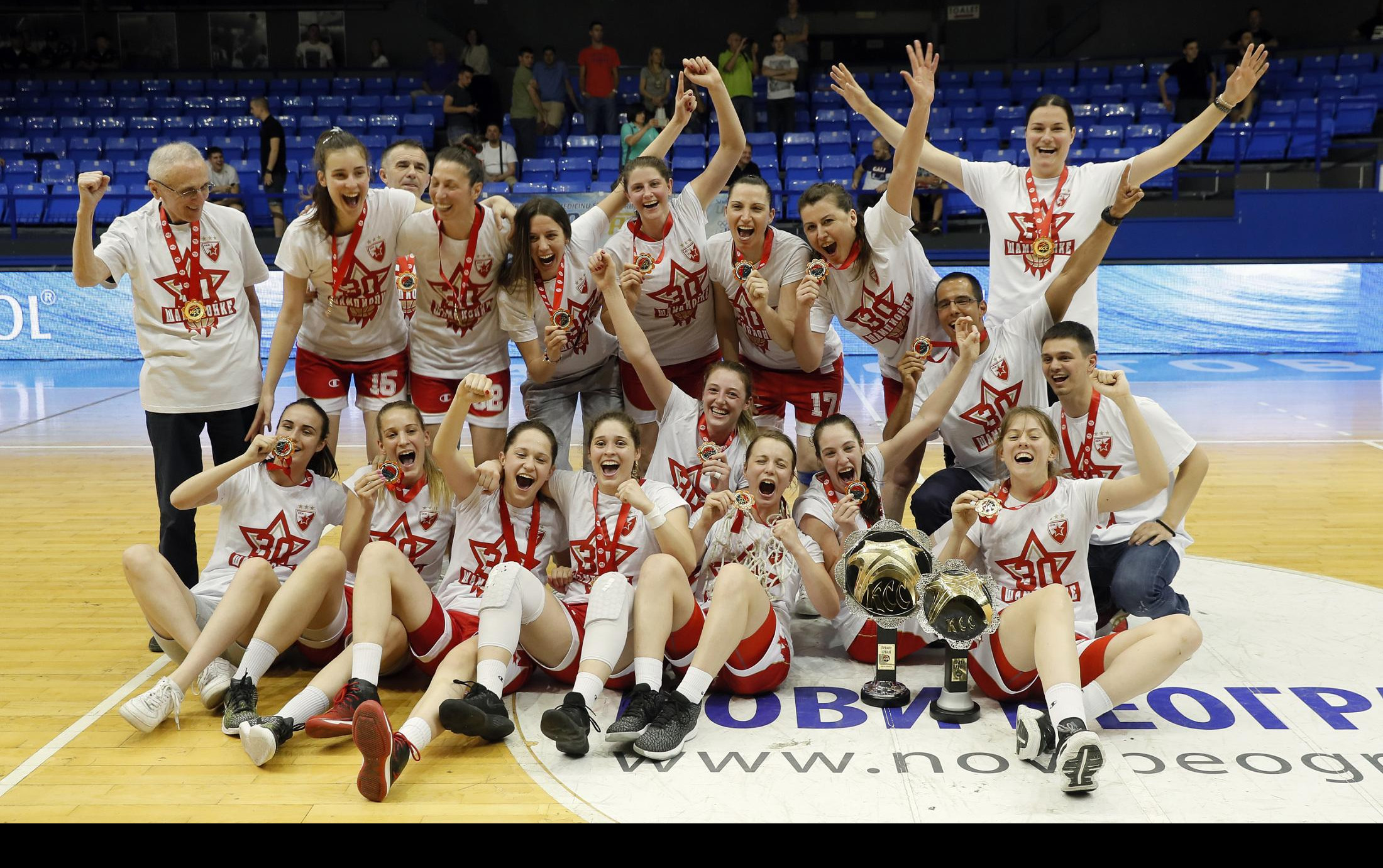 (FOTO) ZVEZDA ODBRANILA TITULU! Crveno-bele košarkašice razbile Partizan!