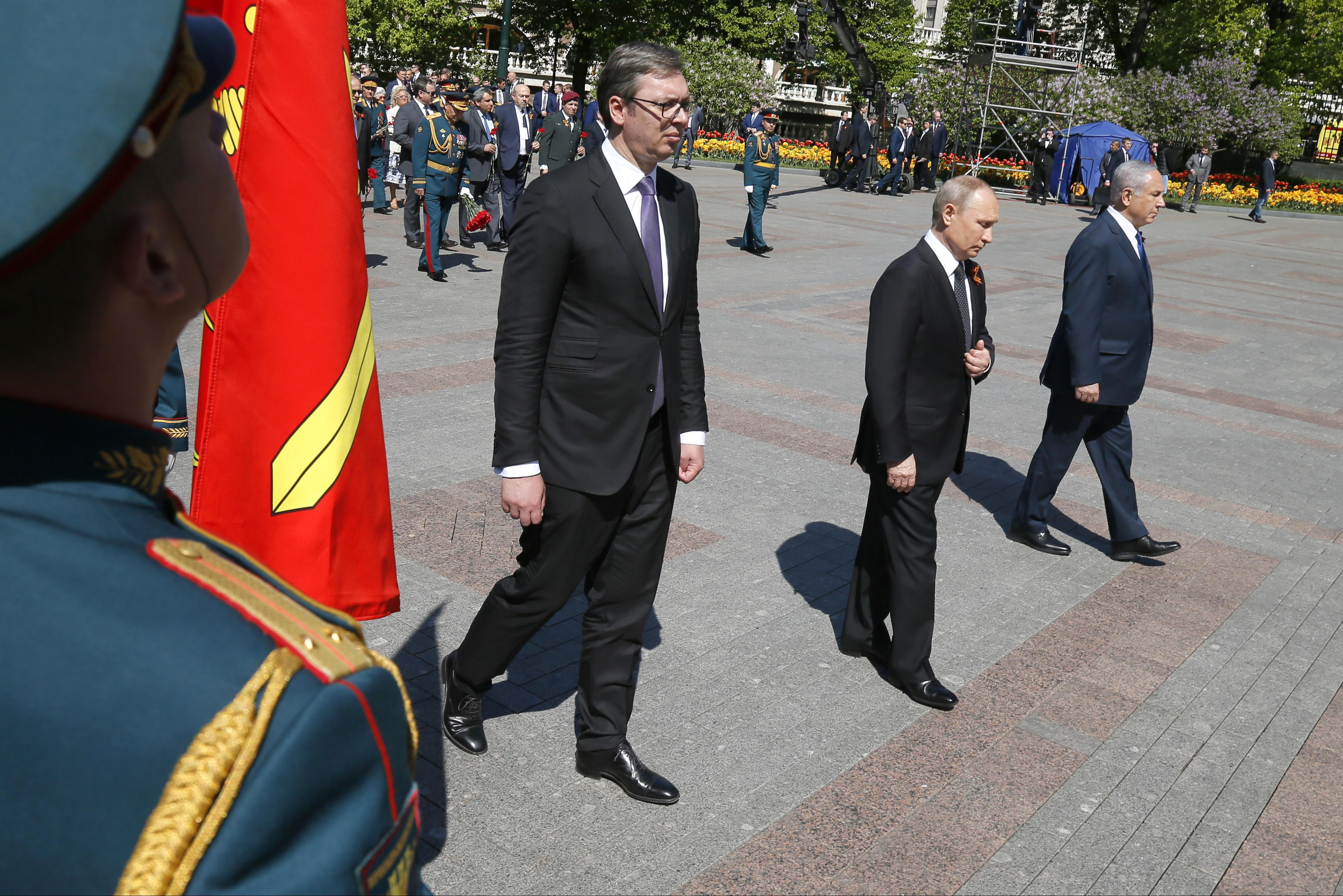 (VIDEO/FOTO) PARADA POBEDE U MOSKVI!  Orila se srpska himna - Vučić s Putinom položio vence na spomenik Neznanom junaku!