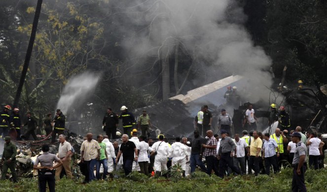 (VIDEO) BOING 737 SE SRUŠIO NA KUBI: Avion sa više od 100 putnika pao tek što je poleteo s aerodroma!  
