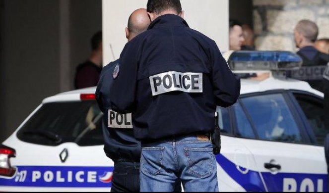 HOROR U PARIZU! Devojčica pronađena mrtva u veš mašini