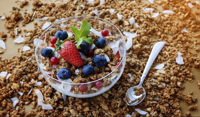 ZA JAK IMUNITET! Tri predloga za bombastičan doručak koji vrvi od vitamina i vlakana!