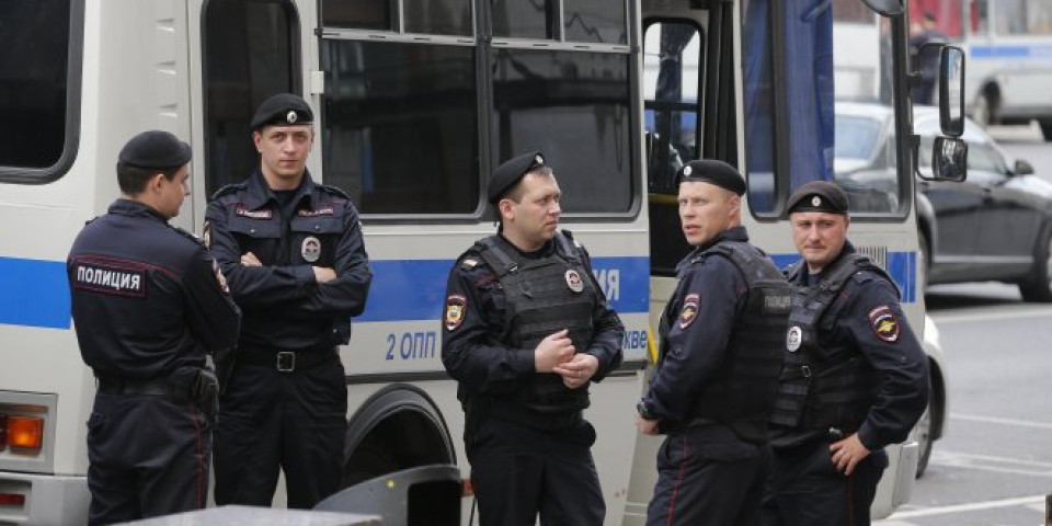 5 LJUDI POGINULO, A 16 POVREĐENO Ruski autobus sleteo s puta, teško povređeno i dvoje dece