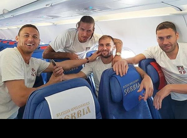 (FOTO) "ORLOVI" SREĆNO, I DA POBEDITE! Srpski fudbaleri krenuli u Samaru!