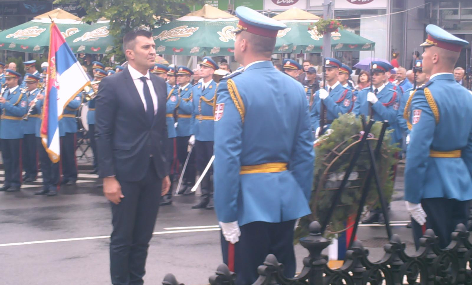 (FOTO) OBELEŽEN VIDOVDAN U KRUŠEVCU: Ministar Đorđević položio vence na Spomenik kosovskim junacima