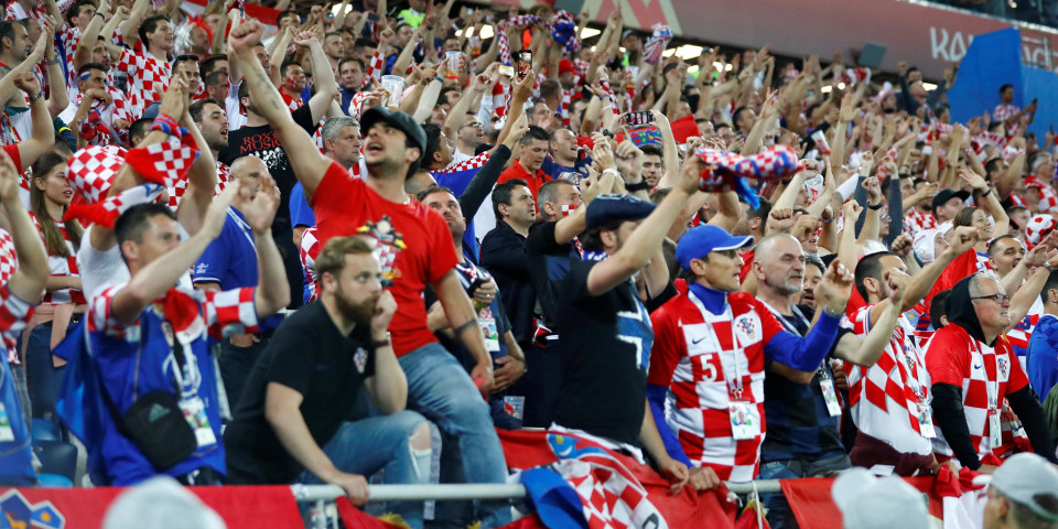 (FOTO) OVO NEĆE NA DOBRO DA IZAĐE! Hrvati MASOVNO NAVIJAJU za Srbiju!