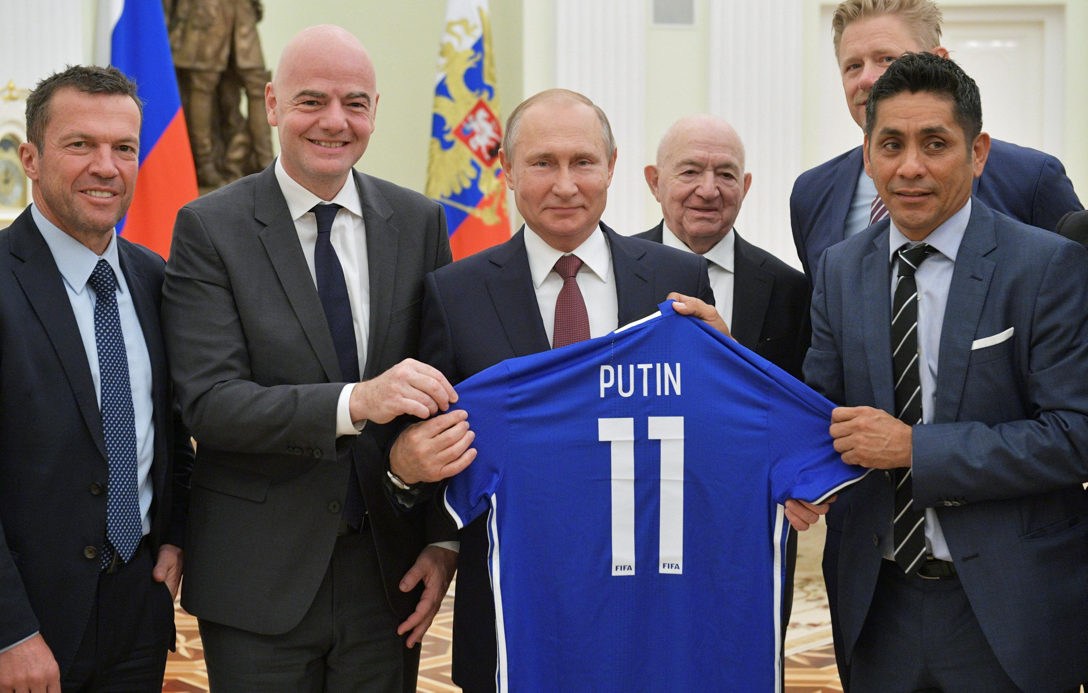 PREDSEDNIČE, HVALA! Čelnici FIFA se klanjaju Putinu zbog organizacije Mundijala!