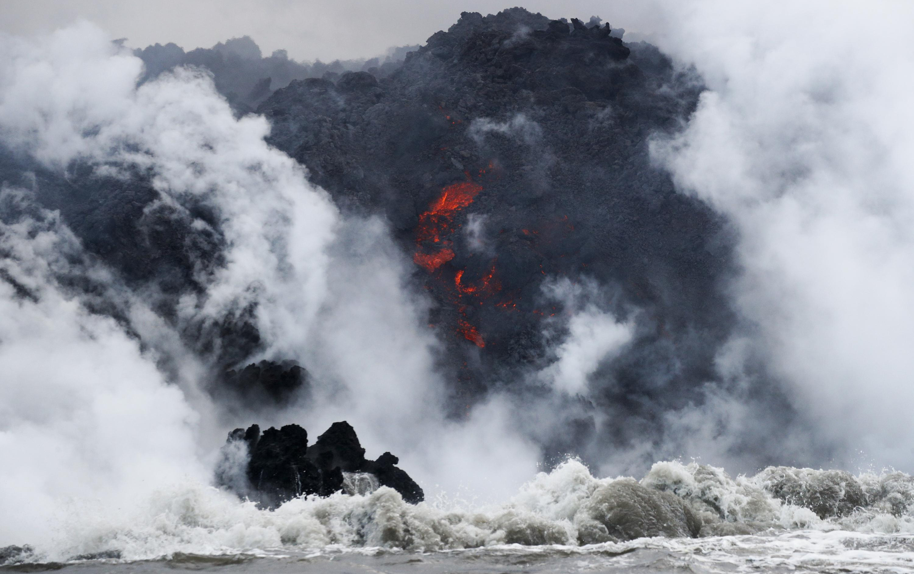 (FOTO) POVREĐENO 23 TURISTA u erupciji vulkana na Havajima!