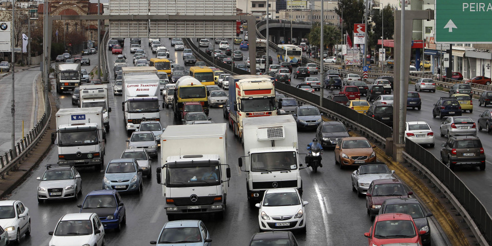 GRČKA, EVROPSKA DEPONIJA AUTOMOBILA? Zbog lažnih podataka stotinama Grka zaplenjena vozila