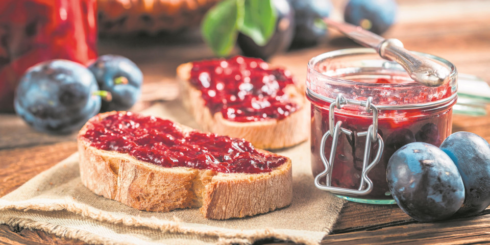 DŽEM OD ŠLJIVA I RUMA! Ova voćka je DAR PRIRODE, a recept uspeva čak i početnicima