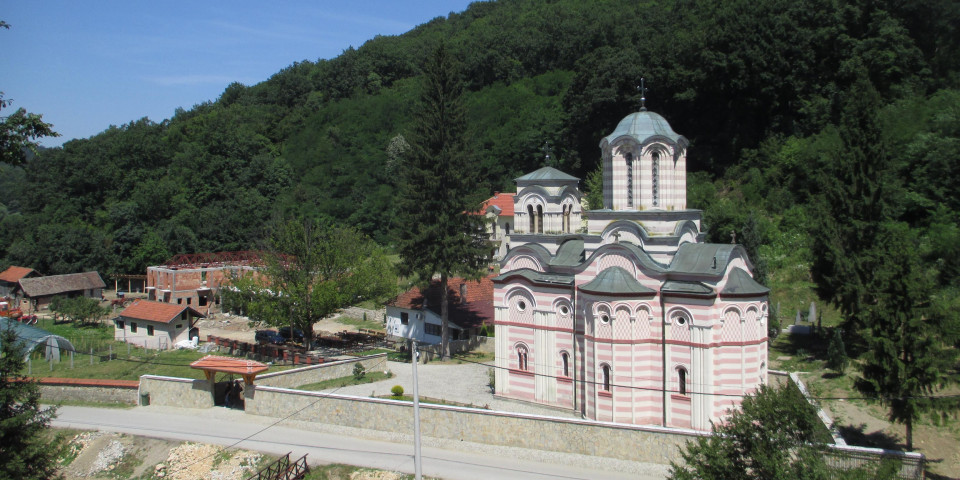 MALI ANDREJ (3) BIO JE U KOMI, A ONDA JE NJEGOV OTAC U OČAJU POTRAŽIO POMOĆ U OVOM SRPSKOM MANASTIRU! I dogodilo se - ČUDO!