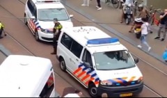 Talačka kriza u Eplovoj prodavnici u centru Amsterdama! U toku akcija policije, građanima NAREĐENO DA NE NAPUŠTAJU DOMOVE! (VIDEO)