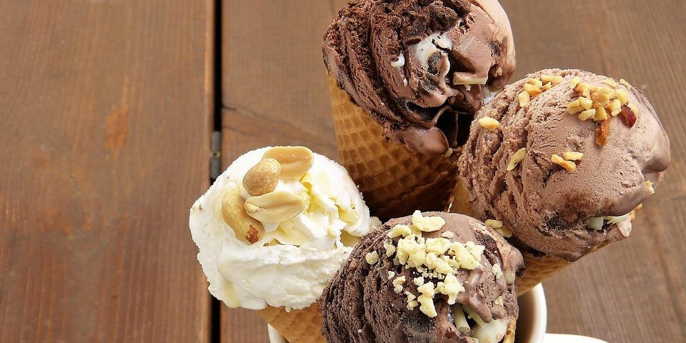 DOMAĆI čokoladni sladoled od samo 3 SASTOJKA
