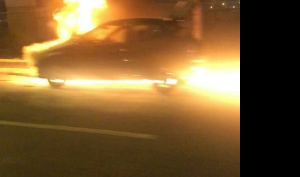 (VIDEO) DRAMA KOD MOSTA NA ADI! Zapalio se automobil, buktinja zahvatila celo vozilo!