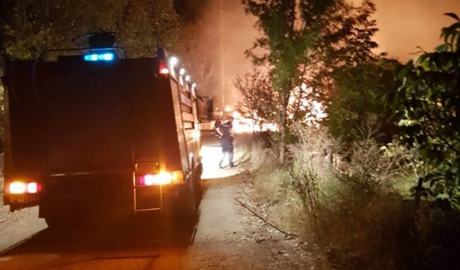 (FOTO) PANIKA U SELU BRADARAC: U stravičnoj eksploziji i požaru na naftnoj bušotini POVREĐENI RADNICI!
