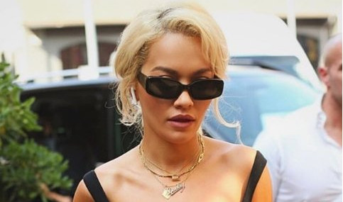 (FOTO) KAO OD MAJKE ROĐENA! Rita Ora ponovo srušila Internet!
