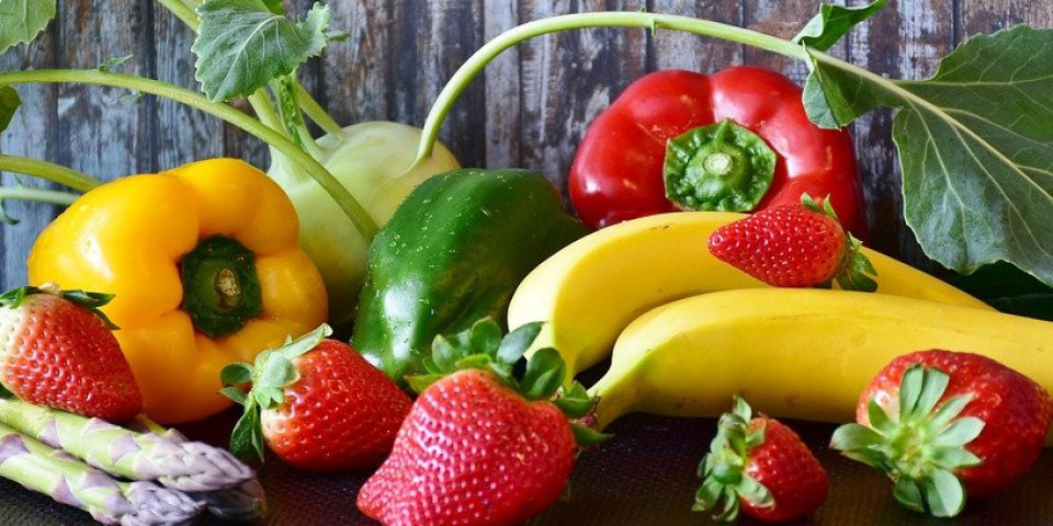 NAJKVALITETNIJI JELOVNIK! Hranite se ZDRAVO, a umereno - evo koje voće i povrće ima NAJVIŠE KALORIJA!